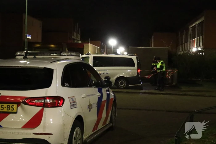 Brandweer redt persoon uit brandende woning