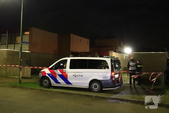 Brandweer redt persoon uit brandende woning