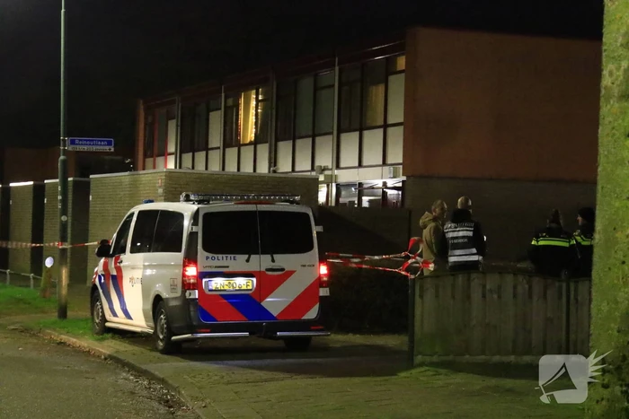 Brandweer redt persoon uit brandende woning