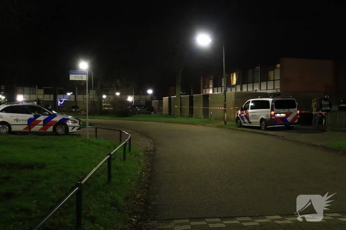 Brandweer redt persoon uit brandende woning
