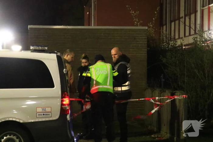 Brandweer redt persoon uit brandende woning