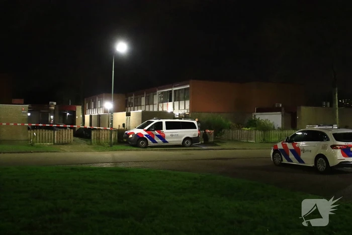 Brandweer redt persoon uit brandende woning