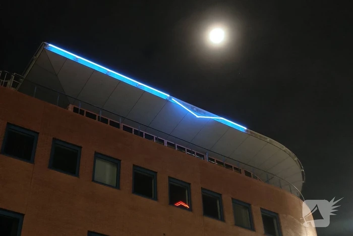 Brandweer ingezet voor loshangende verlichting