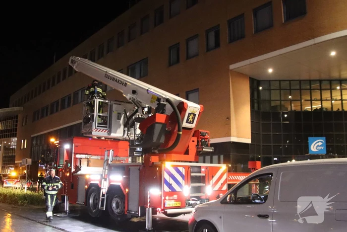 Brandweer ingezet voor loshangende verlichting