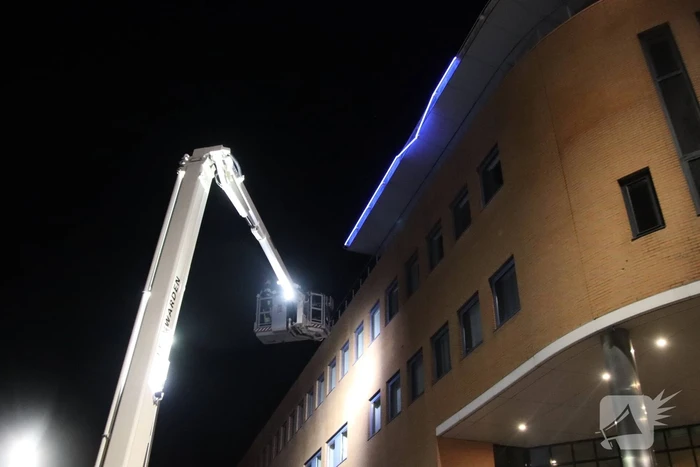 Brandweer ingezet voor loshangende verlichting