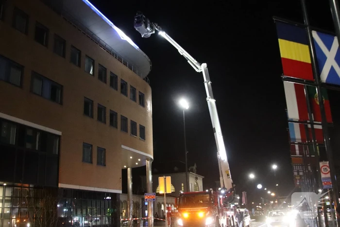 Brandweer ingezet voor loshangende verlichting