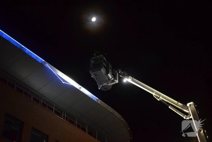 Brandweer ingezet voor loshangende verlichting
