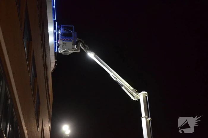 Brandweer ingezet voor loshangende verlichting