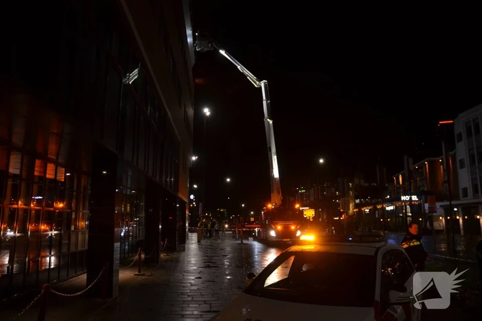 Brandweer ingezet voor loshangende verlichting