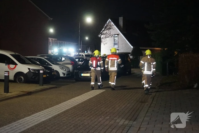 Man zit gewond op dak van schuur na mogelijk steekincident
