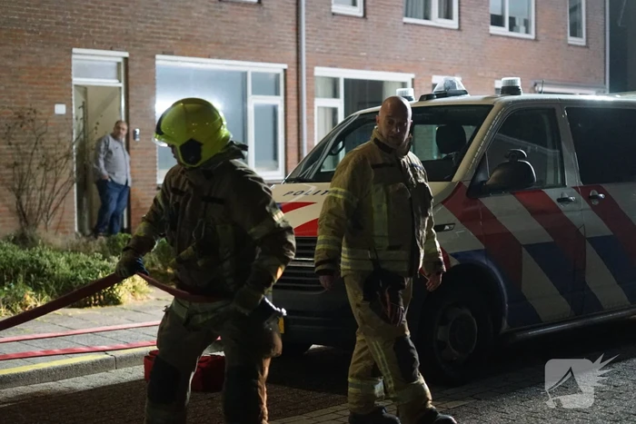 Man zit gewond op dak van schuur na mogelijk steekincident