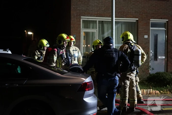 Man zit gewond op dak van schuur na mogelijk steekincident