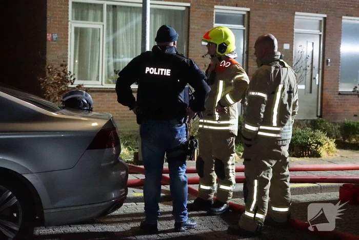 Man zit gewond op dak van schuur na mogelijk steekincident