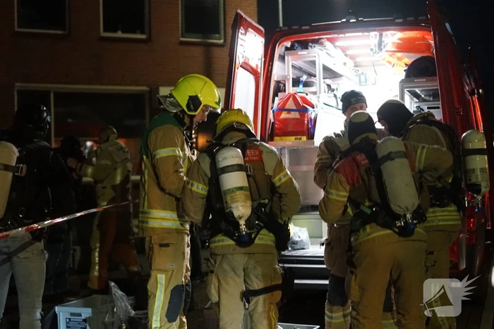 Man zit gewond op dak van schuur na mogelijk steekincident
