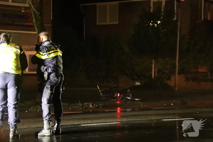 Automobilist rijdt door na botsing met fietser