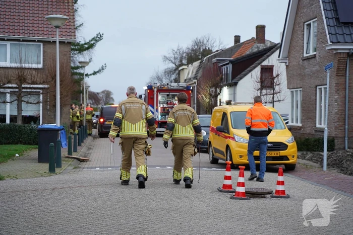 Brandweer doet onderzoek naar benzinelucht in meerdere woningen