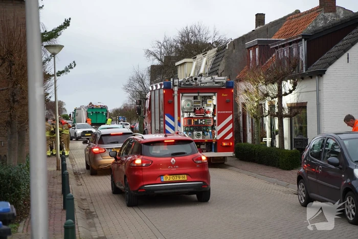 Brandweer doet onderzoek naar benzinelucht in meerdere woningen