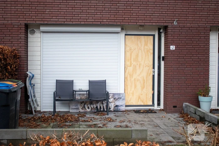 Zware explosie verwoest voordeur