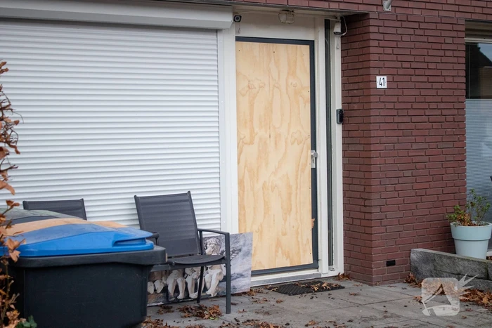 Zware explosie verwoest voordeur
