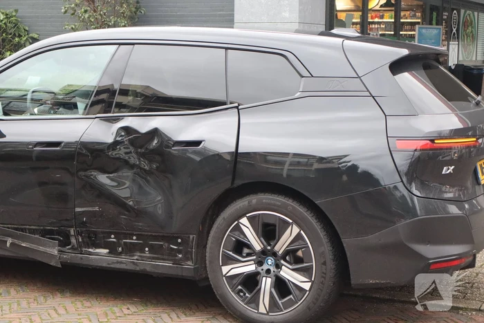 Schade bij ongeval tussen scooterrijder en automobilist