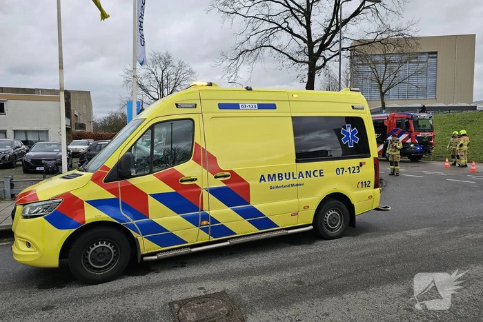 Gewonde bij ongeval tussen twee auto's