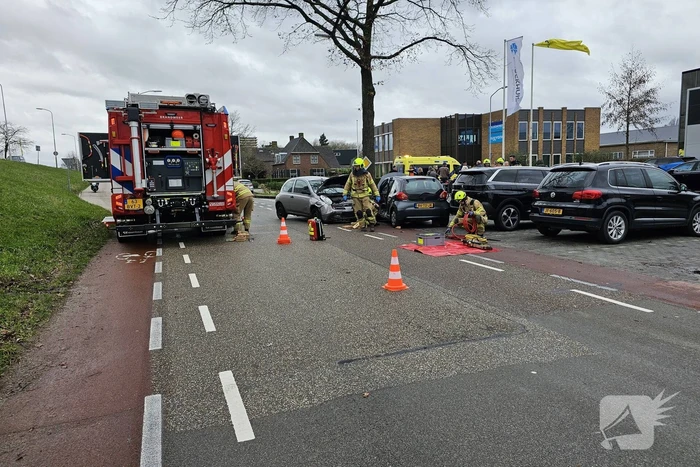 Gewonde bij ongeval tussen twee auto's