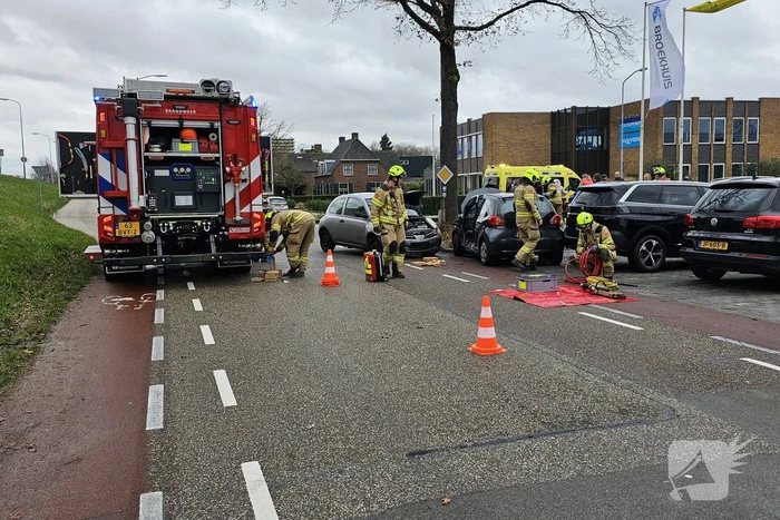 Gewonde bij ongeval tussen twee auto's
