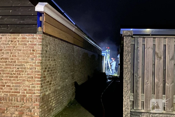 Flinke rookontwikkeling bij brand in schuur