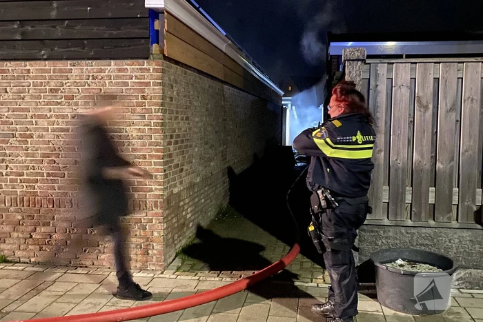 Flinke rookontwikkeling bij brand in schuur