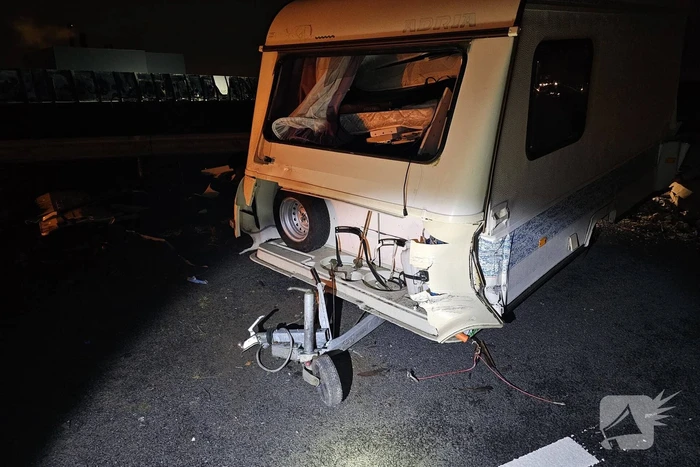 Ravage op snelweg door ongeval met caravan