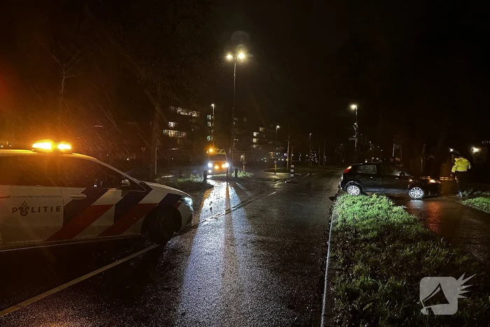 Automobilist rijdt auto kapot op bussluis