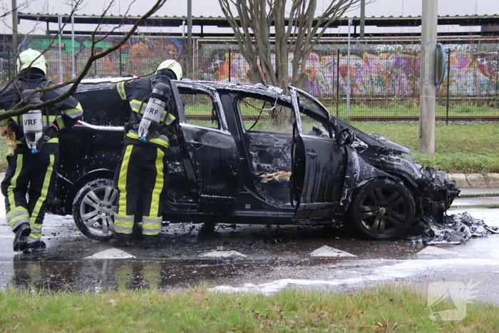 Auto volledig uitgebrand