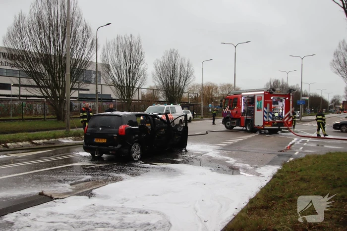 Auto volledig uitgebrand