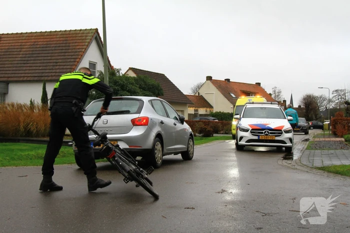Fietser ernstig gewond bij aanrijding met personenauto