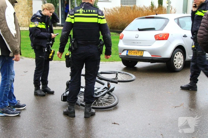 Fietser ernstig gewond bij aanrijding met personenauto