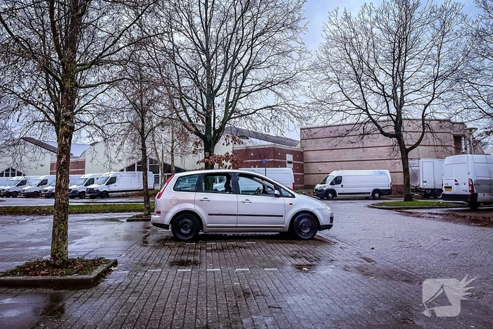 Gesloopte personenwagen aangetroffen