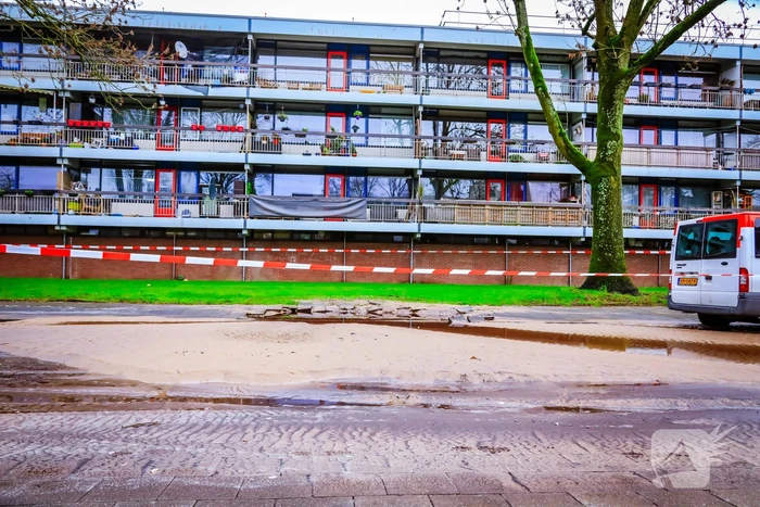Straat afgesloten door waterleidingbreuk