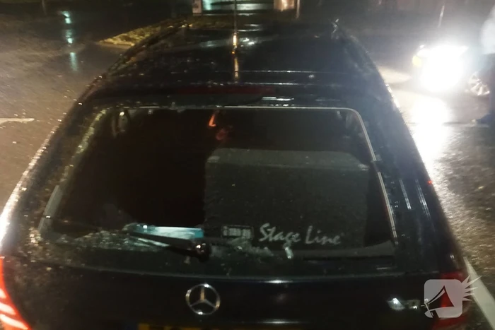 Auto op zijn kop in weiland bestuurder spoorloos