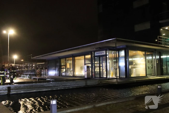 Zoektocht naar vastzittend persoon in bedrijfspand