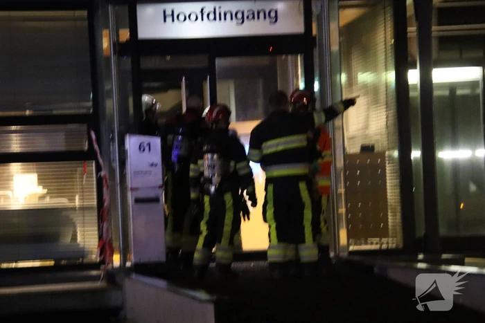 Zoektocht naar vastzittend persoon in bedrijfspand