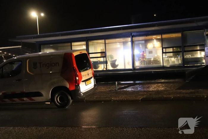 Zoektocht naar vastzittend persoon in bedrijfspand