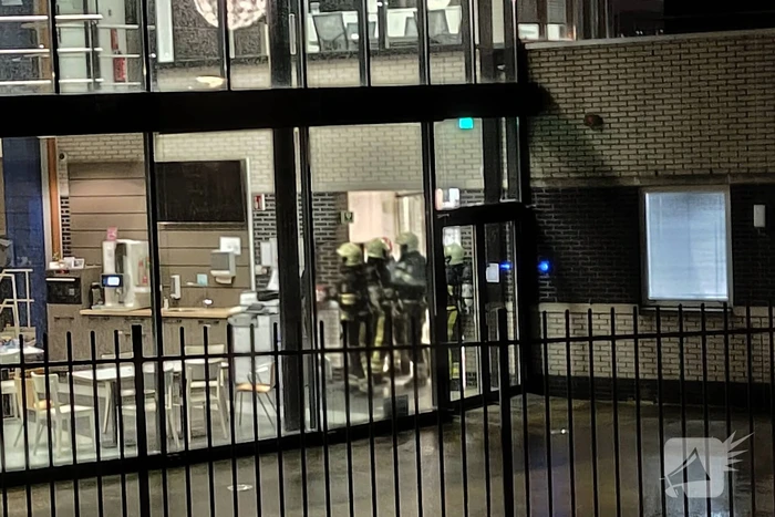 Zoektocht naar vastzittend persoon in bedrijfspand