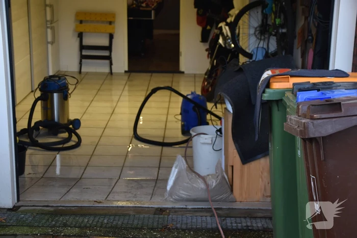 Meerdere garageboxen onderwater door hevige regenval