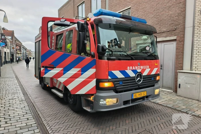 Brandweer onderzoekt brandmelding in pand