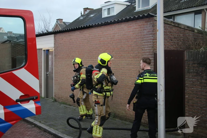 Flinke rookontwikkeling door brand na kortsluiting in koelkast