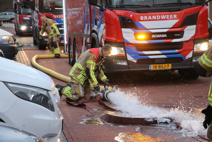 Flinke rookontwikkeling door brand na kortsluiting in koelkast