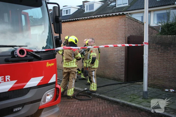 Flinke rookontwikkeling door brand na kortsluiting in koelkast