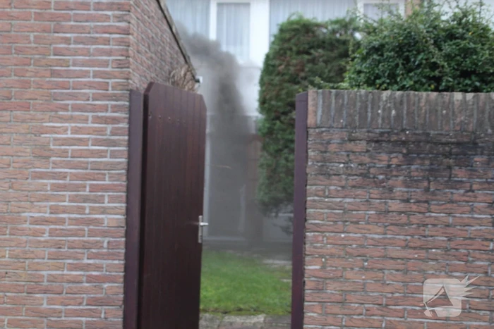 Flinke rookontwikkeling door brand na kortsluiting in koelkast
