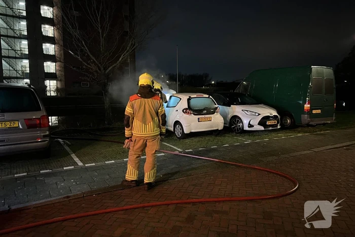Vlammen en rookontwikkeling bij voertuigbrand
