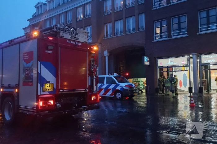 Brandweer ingezet voor vreemde lucht in parkeergarage